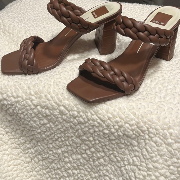 Dolce Vita sandals. Looks brand new. Only worn once - Picture 1 of 2
